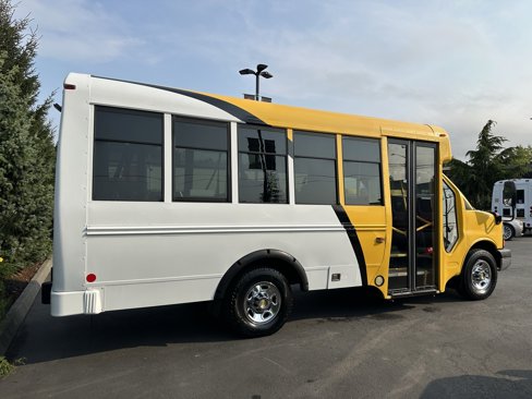Used 2014 Chevrolet Express 3500 image 3
