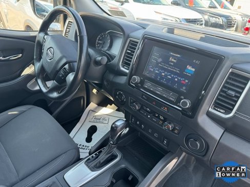 Used 2023 Nissan Frontier SV image 3