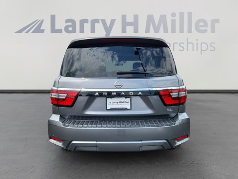 Used 2023 Nissan Armada SL w/ Captain's Chairs Package image 4