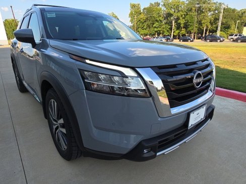 Used 2022 Nissan Pathfinder Platinum w/ Cargo Package image 7