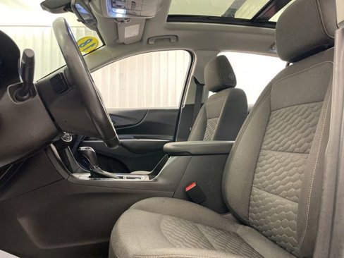 Used 2018 Chevrolet Equinox LT w/ Sun & Infotainment Package image 9