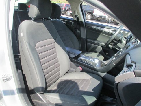 Used 2017 Ford Fusion SE image 15