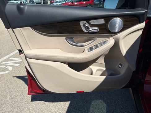 Used 2018 Mercedes-Benz GLC 300 4MATIC image 10