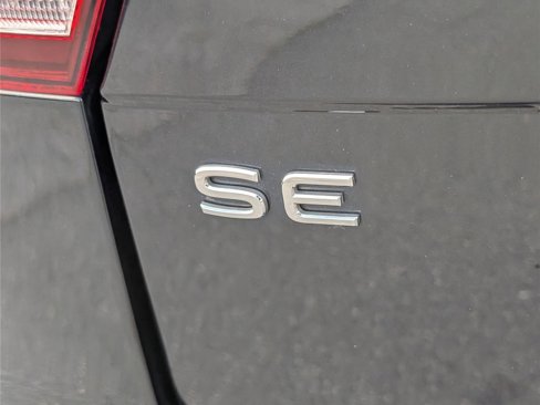 Used 2023 Volkswagen Tiguan SE image 10