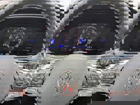 New 2025 Volkswagen Taos SE image 20