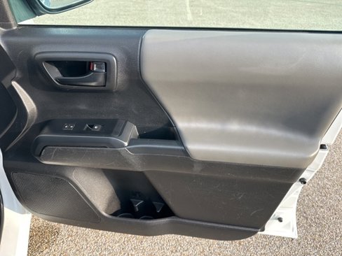 Used 2022 Toyota Tacoma SR image 38