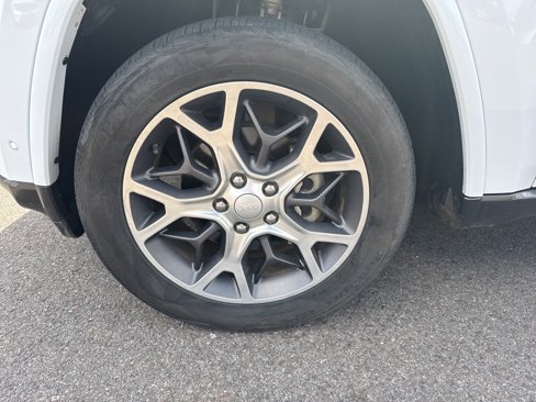 Used 2018 Jeep Grand Cherokee Limited image 9