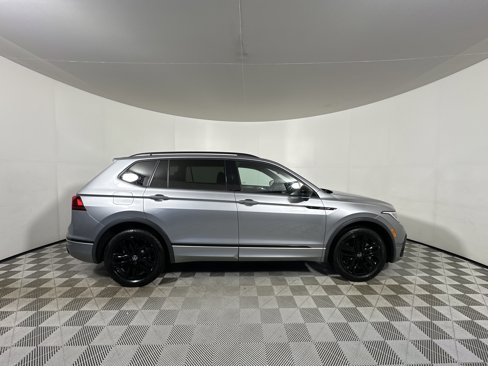 Used 2022 Volkswagen Tiguan SE R-Line image 8