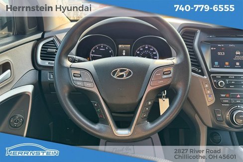 Used 2017 Hyundai Santa Fe SE image 8