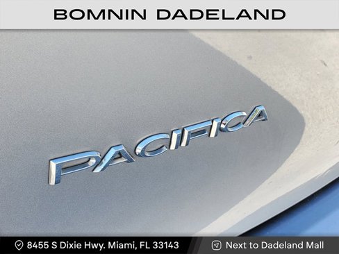 Used 2017 Chrysler Pacifica Limited image 7