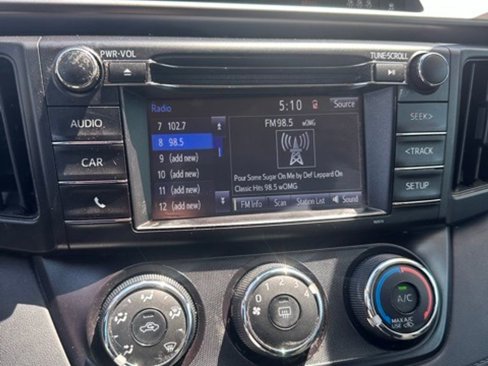 Used 2018 Toyota RAV4 LE image 9