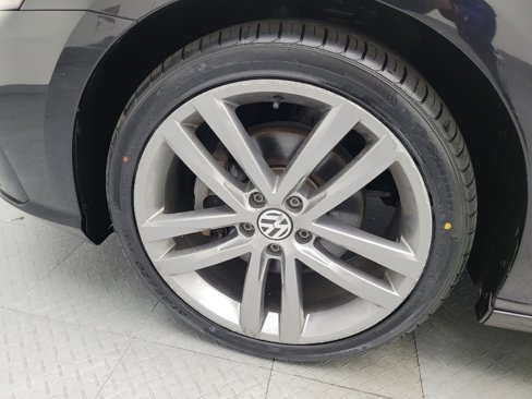 Used 2018 Volkswagen Passat 2.0T R-Line image 31