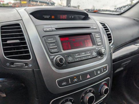 Used 2015 Kia Sorento LX image 14