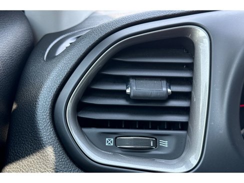 Used 2022 Jeep Renegade Latitude image 28