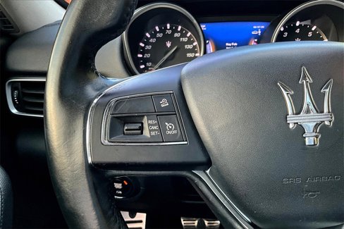 Used 2018 Maserati Levante image 11