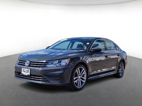 Used 2017 Volkswagen Passat 1.8T R-Line image 2