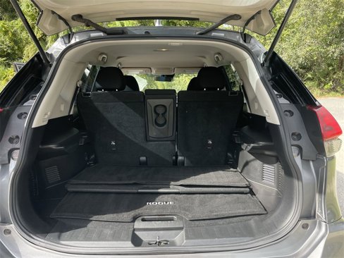 Used 2020 Nissan Rogue S image 27