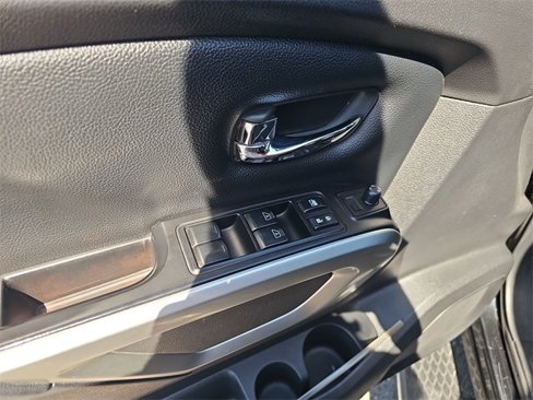 Used 2017 Nissan Titan SV image 21