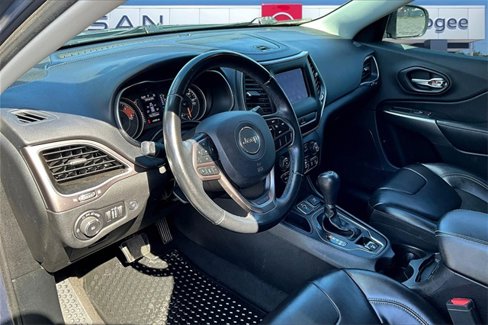 Used 2019 Jeep Cherokee Latitude Plus w/ Comfort/Convenience Group image 14