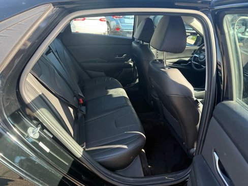 Used 2023 Hyundai Elantra Limited w/ Cargo Package image 9