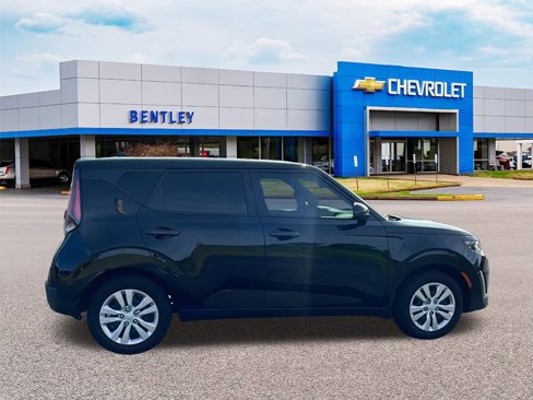 Used 2023 Kia Soul LX image 8