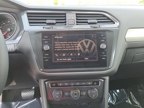 Certified 2020 Volkswagen Tiguan SE image 19