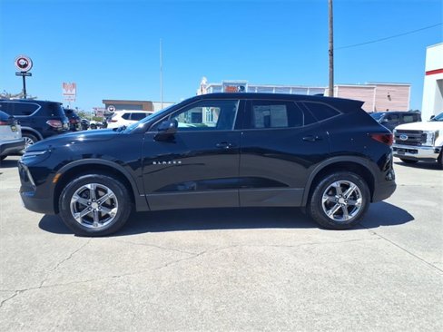 Used 2023 Chevrolet Blazer LT image 2