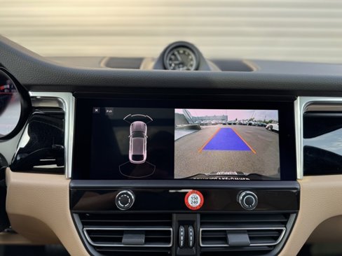 Certified 2025 Porsche Macan image 19