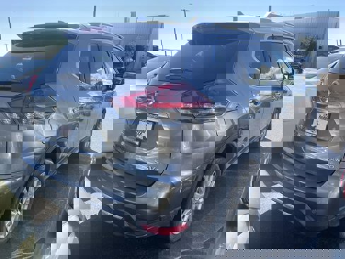 Used 2019 Nissan Rogue SV image 3