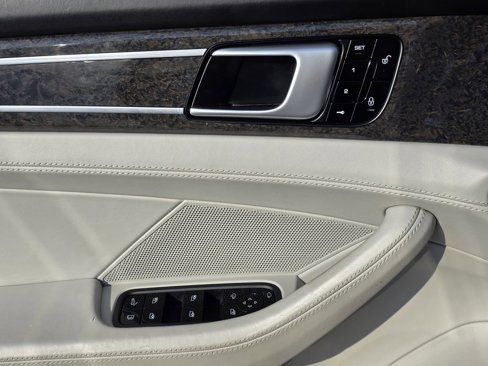 Certified 2018 Porsche Panamera 4 w/ Premium Package Plus image 25