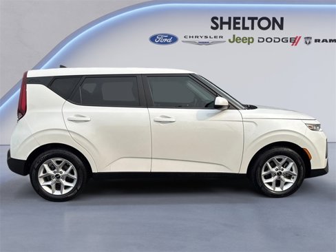 Used 2022 Kia Soul LX w/ Technology Package image 6