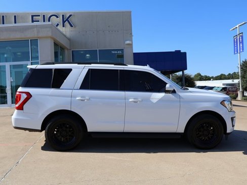 Used 2021 Ford Expedition XLT image 2