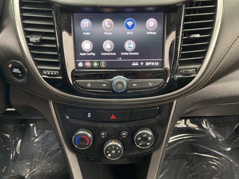 Certified 2022 Chevrolet Trax LT w/ LT Convenience Package image 3