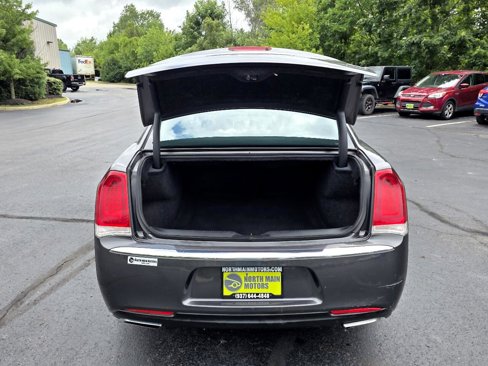 Used 2016 Chrysler 300 Limited image 35