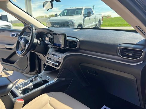 Used 2023 Ford Explorer XLT w/ Equipment Group 202A image 12