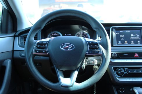Used 2018 Hyundai Sonata SE w/ Cargo Package image 10