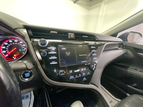 Used 2019 Toyota Camry XSE image 17
