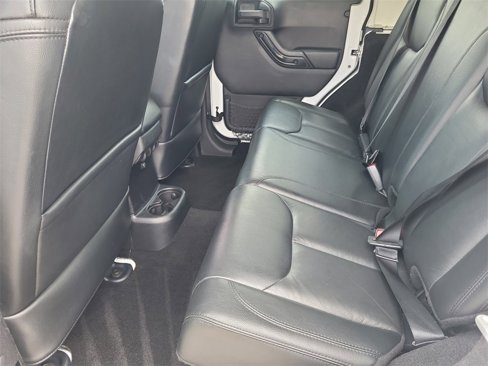 Used 2015 Jeep Wrangler Unlimited Sahara image 14