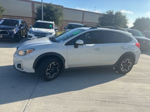Used 2017 Subaru Crosstrek 2.0i Premium image 7