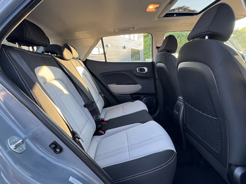 Used 2023 Hyundai Venue SEL image 29