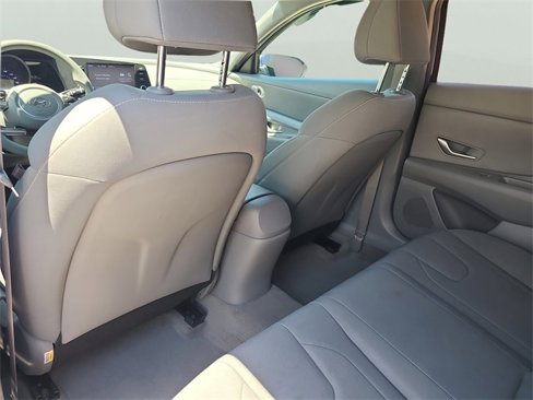 Used 2022 Hyundai Elantra SEL image 14