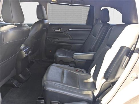 Used 2014 Toyota Highlander Limited image 19