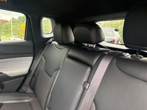 Used 2023 Jeep Compass Latitude image 18