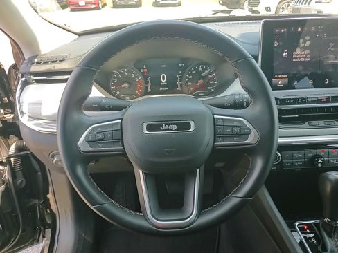 Used 2022 Jeep Compass Limited image 13
