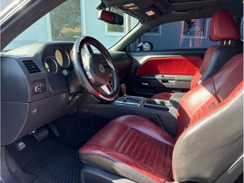 Used 2014 Dodge Challenger SXT image 17