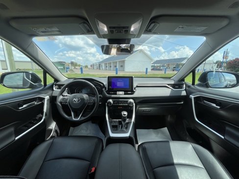 Used 2023 Toyota RAV4 XLE Premium image 12