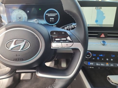 Used 2023 Hyundai Elantra Limited image 24