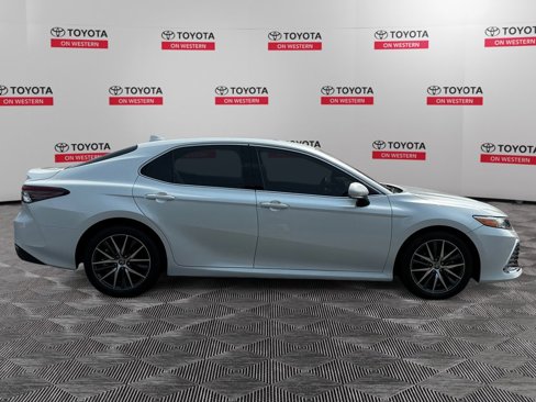 Certified 2022 Toyota Camry XLE w/ Navigation Package image 6