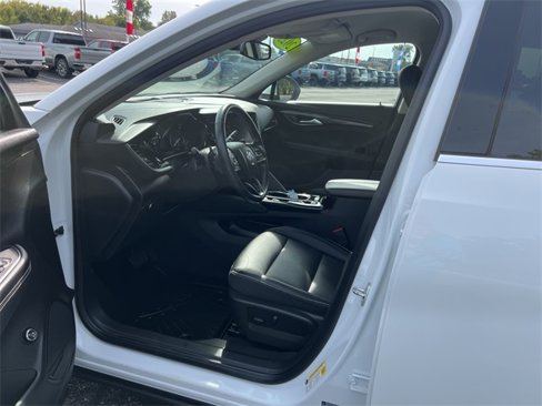 Used 2023 Buick Envision Essence image 8