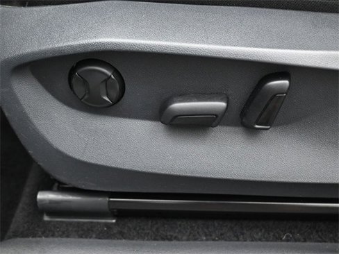 Used 2022 Volkswagen Tiguan SE image 10